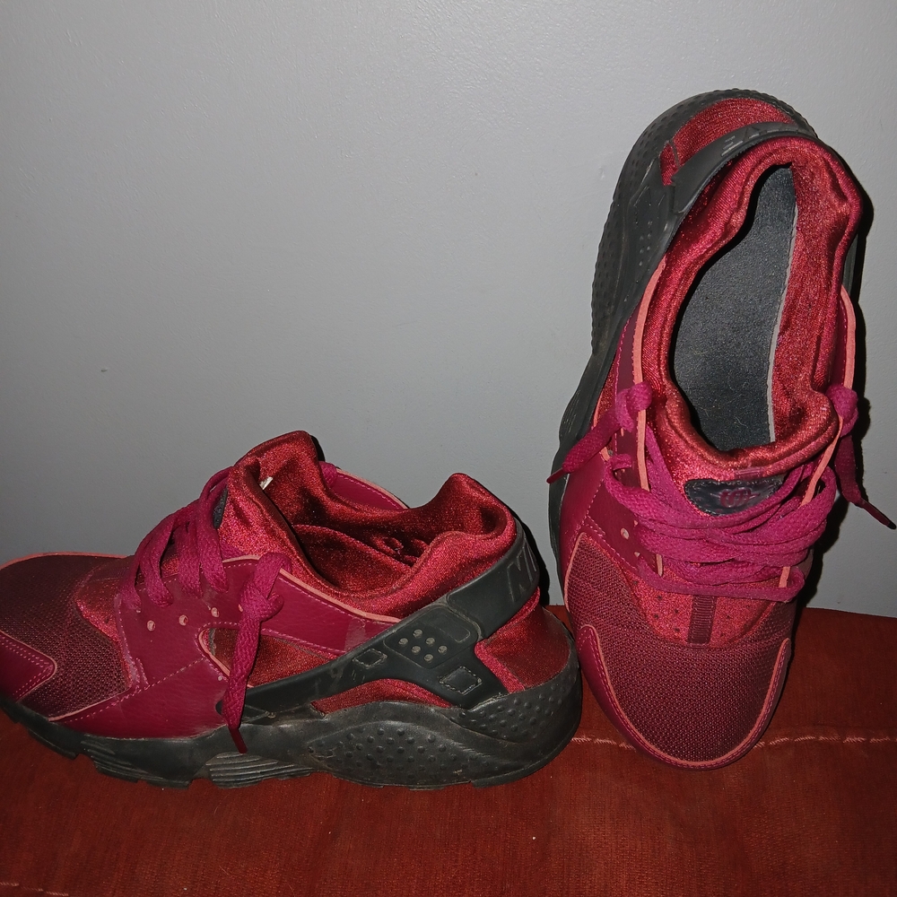 Nike Kids Burgundy/Maroon Athletic Sneakers